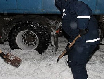 Разгул стихии: под Николаевом в пробке застряли около 800 авто фото