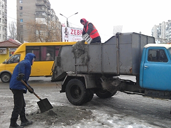 Мелитопольские дороги и тротуары посыпаются в долг фото