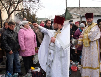 Мелитопольцы активно отмечают праздник Крещения Господнего  фото