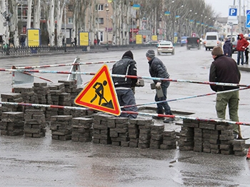 Мелитопольские дороги латают за счет предпринимателей фото