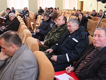 Чтобы уехать из города, в военкомат за справкой ходить не надо  фото