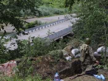 Украинские бойцы сбили беспилотник противника фото