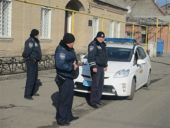 Мелитополь патрулируют и активисты милитаризованных формирований фото