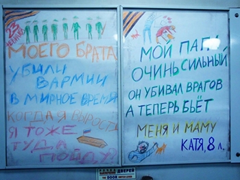 К Дню защитника отечества в петербургском метро появились антивоенные плакаты фото