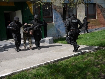 В Харькове таможенник попался на крупной взятке фото