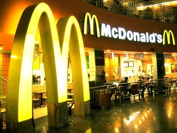 В канадском ресторане McDonalds мужчина расстрелял посетителей фото