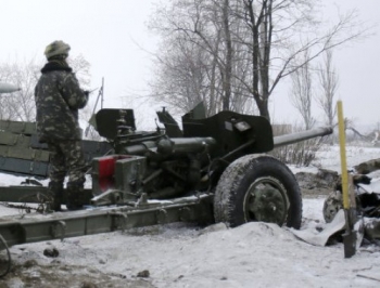 Украинские войска завершают отвод вооружений в зоне АТО фото