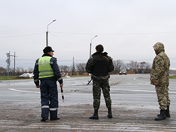 На блокпосту задержали  мужчину перевозившего снаряды фото