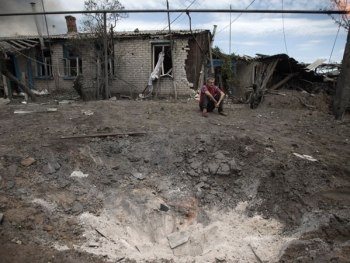 В районе Станицы Луганской подорвались двое военных фото