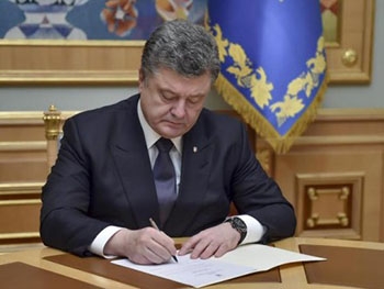 Порошенко подписал закон,который облегчит ведение бизнеса в Украине фото