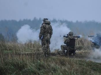 Боевики 14 раз обстреляли позиции украинских бойцов фото