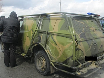 На блокпосту задержали вооруженного лжедобровольца на краденном джипе фото