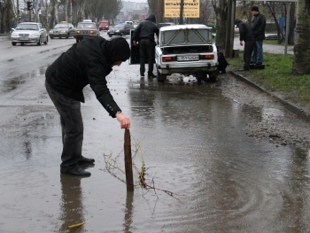 Автовладельцы из-за городской власти влетели на тысячи гривен. Обещают обратиться в суд фото