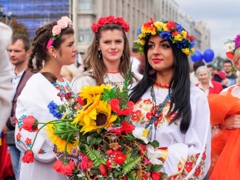 В Запорожье проведут парад вышиванок фото