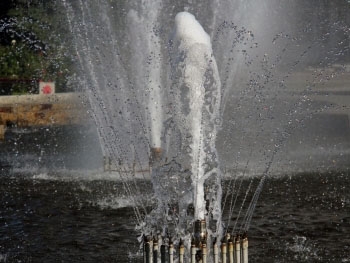 В Мелитополе заработал центральный городской фонтан фото