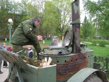 Запорожцев угостили солдатской кашей фото