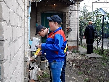 Ученики строительного центра ПТО помогают одиноким пенсионерам и словом, и делом фото