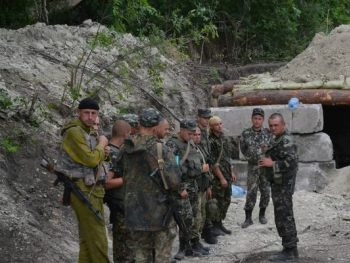 В Станице Луганской подорвались на растяжке отец и сын фото