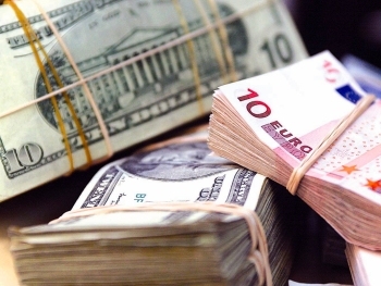 Украинцы продали валюты больше, чем купили фото