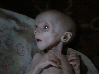 В Мариуполе бабушка уморила голодом семимесячного ребенка фото