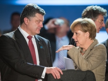 Порошенко и Меркель обсудили ситуацию на Донбассе фото