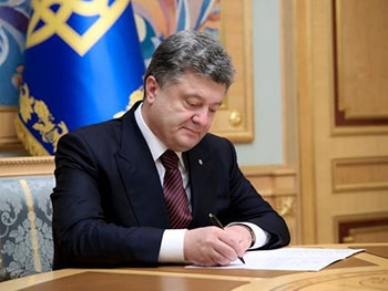 Порошенко подписал закон, запрещающий Поплавскому и Кивалову руководить ВУЗами фото