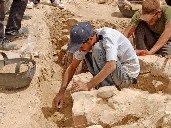 Запорожцев просят помочь археологам фото
