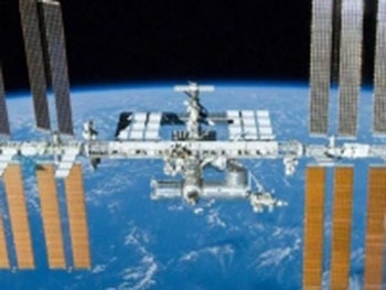 На Землю с МКС отправились три астронавта фото