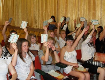 Девятиклассники Мелитополя заканчивают учебу без свидетельств об образовании фото