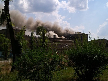 В Запорожье горит школа фото
