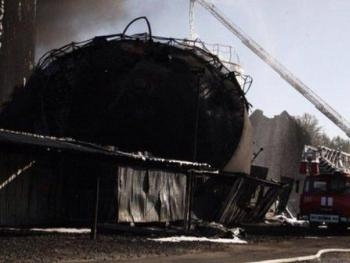 В Киевской области на нефтебазе устранили протекание топлива из резервуара фото