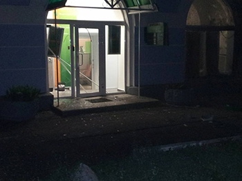 В Киеве прогремели взрывы у отделений Сбербанка России фото