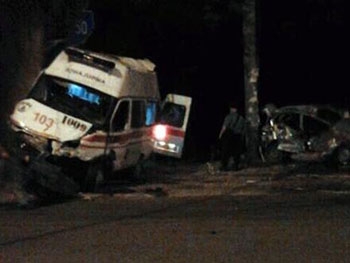 В Мариуполе бойцы Азова на скорой попали в аварию, есть жертвы фото