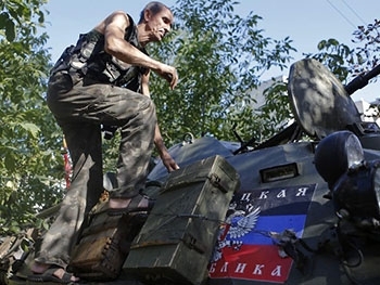 Боевики ДНР обстреляли гуманитарный конвой миссии Красного Креста фото