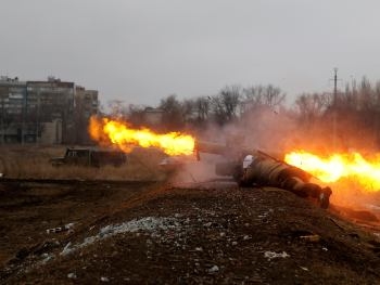 В Станице Луганской из-за обстрела ранены 2 украинских военных фото