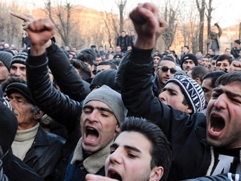 В Ереване продолжается акция протеста фото