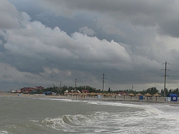 В Бердянске прекращены поиски человека, которого унесло в море фото