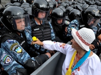 Поможет ли Украине переименование милиции в полицию фото