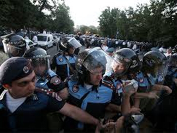 Полиция в Ереване задержала десятки участников Тарифного Майдана фото
