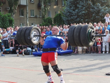 Победителем очередного этапа Strongman Open Challenge стал мелитополец Валерий Газаев фото
