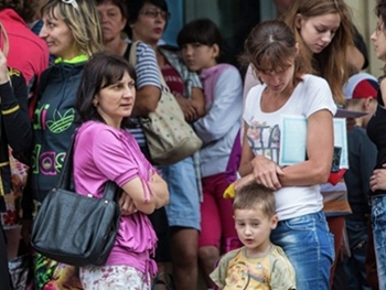 Беларусь страдает из-за донбасских переселенцев фото