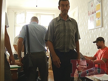 В Бердянске сотрудник мэрии напал на журналистов фото
