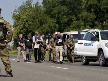 В Комсомольском боевики обыскали патруль ОБСЕ фото