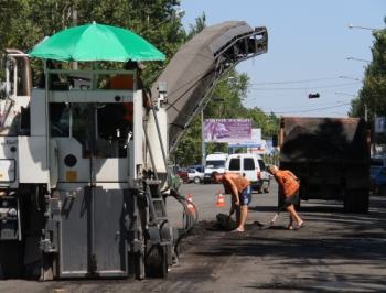 Полтора гектара плитки. Благоустройство остановки почти закончено фото