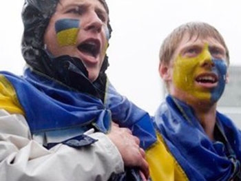 Запорожцы отметили присвоение гимну Украины почетного звания оригинальным видео фото