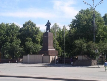 Запорожские депутаты не знают, что делать с советскими памятниками фото