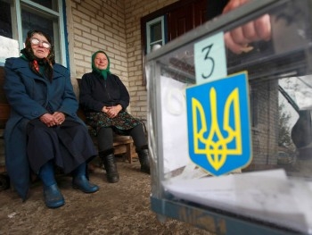 Луганский и донецкий губернаторы просят не проводить выборы в некоторых советах фото