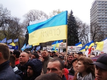 Под Верховной Радой проходит митинг фото