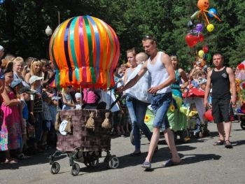 Запорожцев созывают на парад колясок фото