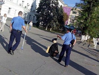 В Херсоне на столбе повесили судью  фото